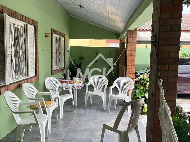 Casa 2 quartos e 2 banheiros, à venda, no bairro Laranjal em Pelotas