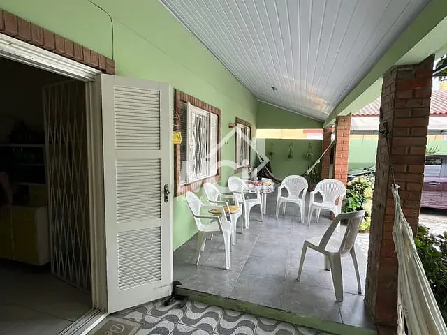 Casa 2 quartos e 2 banheiros, à venda, no bairro Laranjal em Pelotas