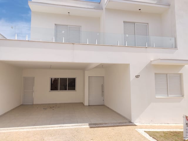 Casa com 300m² 4 quartos e 5 banheiros, à venda, no bairro Pinheiro em Valinhos