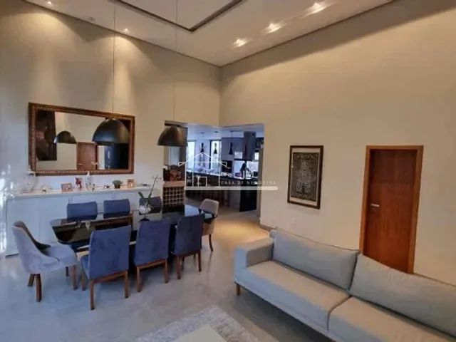 Casa 3 quartos e 5 banheiros, à venda, no bairro Granja Marileusa em Uberlândia