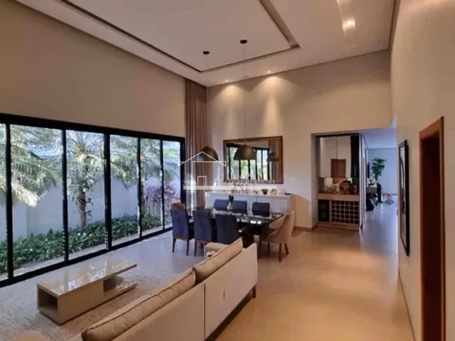 Casa 3 quartos e 5 banheiros, à venda, no bairro Granja Marileusa em Uberlândia