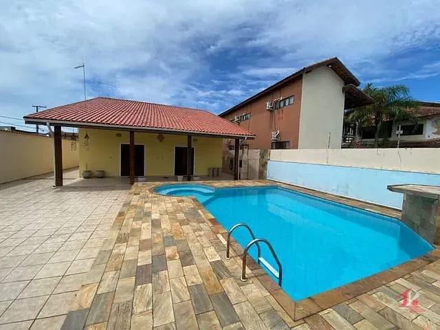 Casa 3 quartos e 2 banheiros, à venda, no bairro Cibratel II em Itanhaém