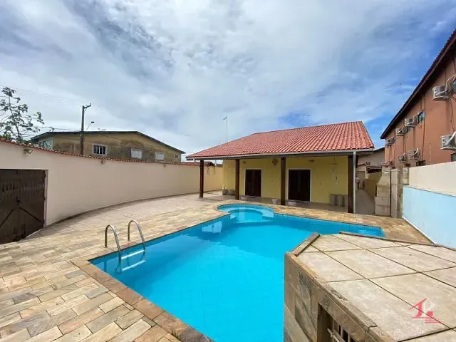 Casa 3 quartos e 2 banheiros, à venda, no bairro Cibratel II em Itanhaém