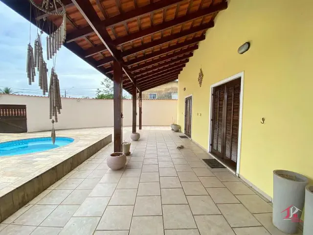 Casa 3 quartos e 2 banheiros, à venda, no bairro Cibratel II em Itanhaém
