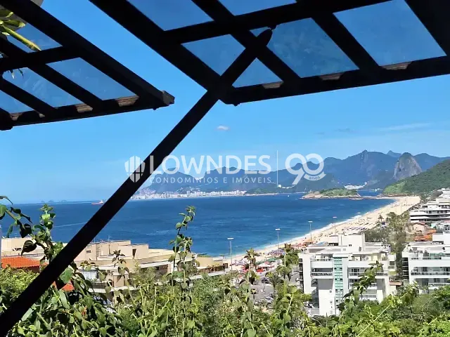 Casa 4 quartos e 2 banheiros, à venda, no bairro Piratininga em Niterói