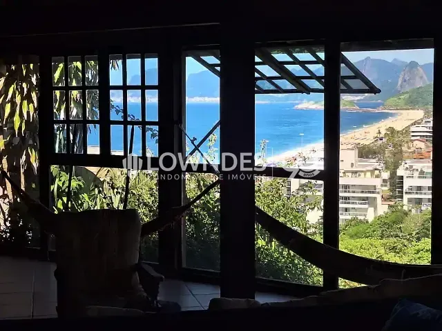 Casa 4 quartos e 2 banheiros, à venda, no bairro Piratininga em Niterói