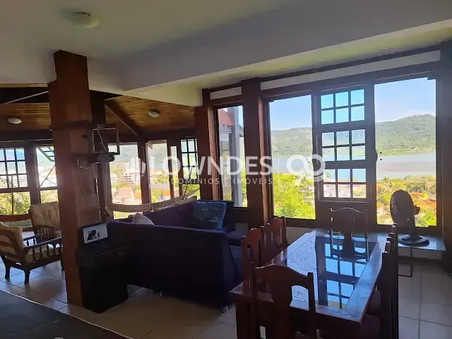 Casa 4 quartos e 2 banheiros, à venda, no bairro Piratininga em Niterói