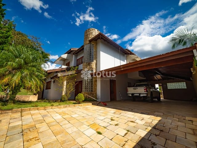 Casa com 700m² 4 quartos e 6 banheiros, à venda, no bairro Alpes dos Araçás (Jordanésia) em Cajamar