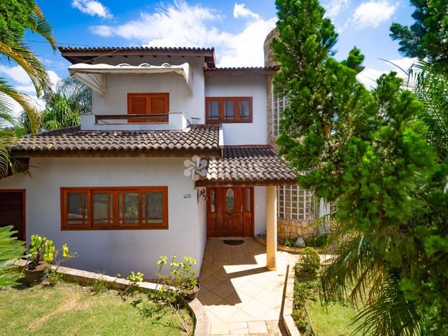 Casa com 700m² 4 quartos e 6 banheiros, à venda, no bairro Alpes dos Araçás (Jordanésia) em Cajamar