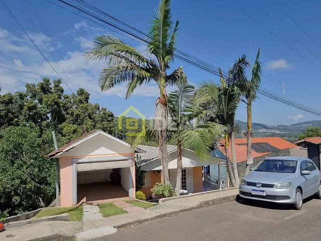 Casa 6 quartos e 2 banheiros, à venda, no bairro Catarina Fontana em Concórdia