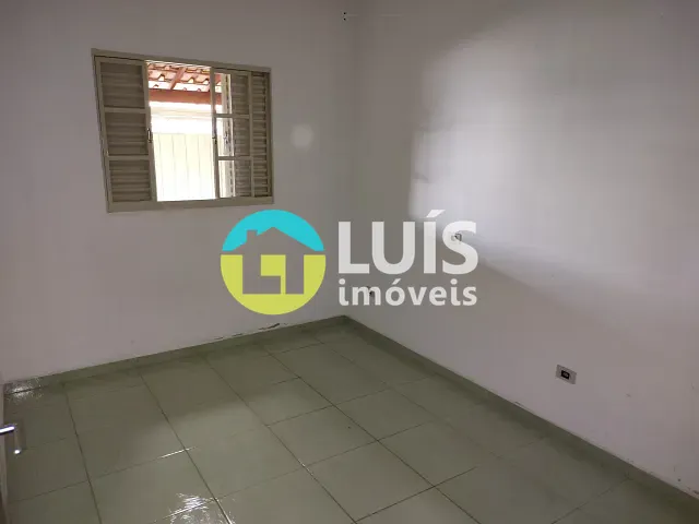 Casa 2 quartos e 1 banheiro, para alugar, no bairro Jardim Renovação em Guaranésia