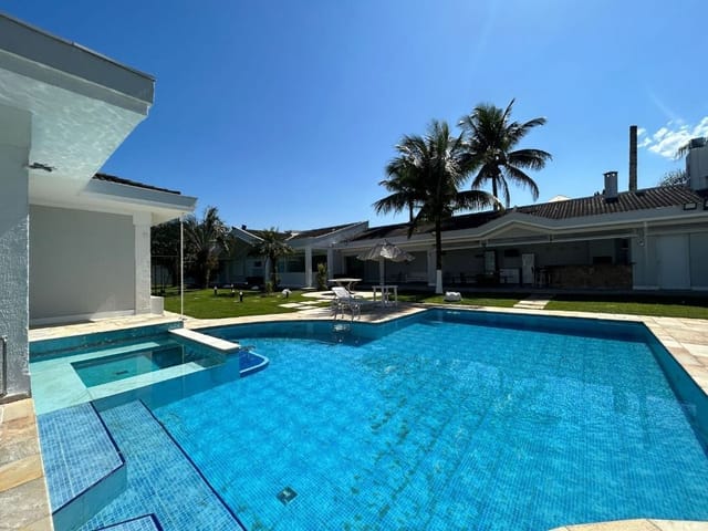 Casa com 2000m² 7 quartos e 2 banheiros, à venda ou para alugar, no bairro Acapulco em Guarujá