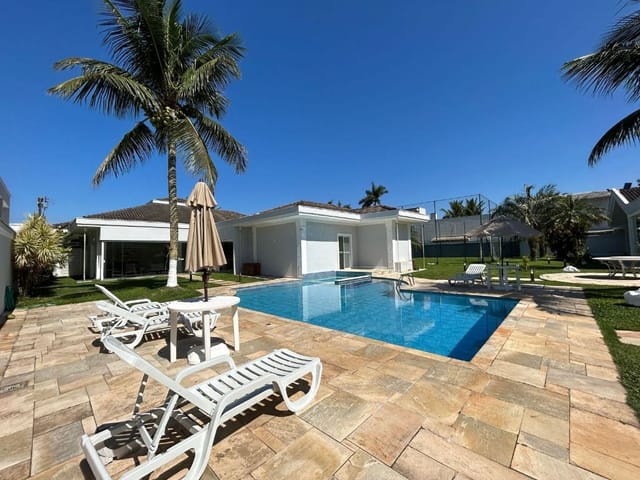 Casa com 2000m² 7 quartos e 2 banheiros, à venda ou para alugar, no bairro Acapulco em Guarujá