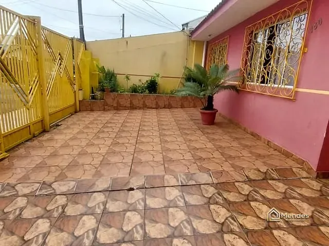 Casa com 200m² 11 quartos e 4 banheiros, à venda, no bairro Sítio Cercado em Curitiba