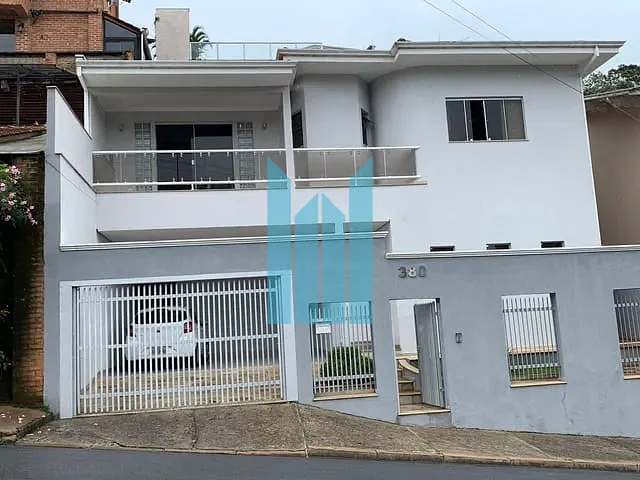 Casa com 520m² 4 quartos e 5 banheiros, à venda, no bairro Parque Vivaldi Leite Ribeiro em Poços de Caldas