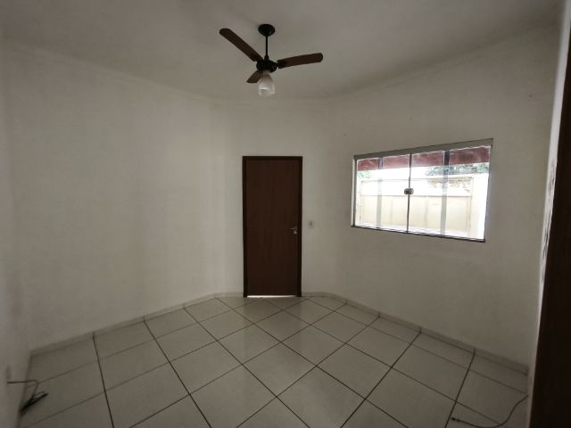 Casa 3 quartos e 2 banheiros, para alugar, no bairro Residencial Mário Benez em Fernandópolis