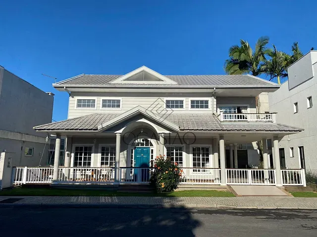 Casa à venda, no bairro Barra em Balneário Camboriú