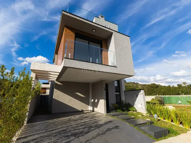 Casa com 128m² 3 quartos e 5 banheiros, à venda, no bairro Santa Cândida em Curitiba