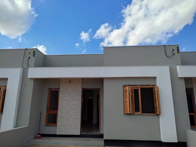 Casa com 70m² 2 quartos e 1 banheiro, à venda, no bairro Florida em Guaíba