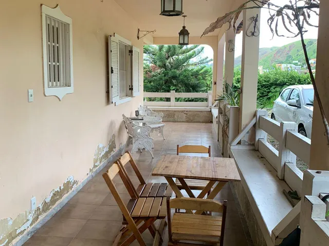 Casa 6 quartos e 5 banheiros, para alugar, no bairro Tambasco em Vassouras