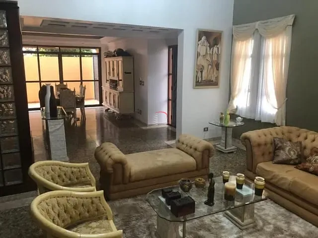 Casa com 630m² 4 quartos e 5 banheiros, à venda, no bairro Tucano em Londrina