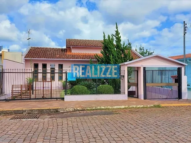 Casa 3 quartos e 1 banheiro, à venda, no bairro Centro em Marau