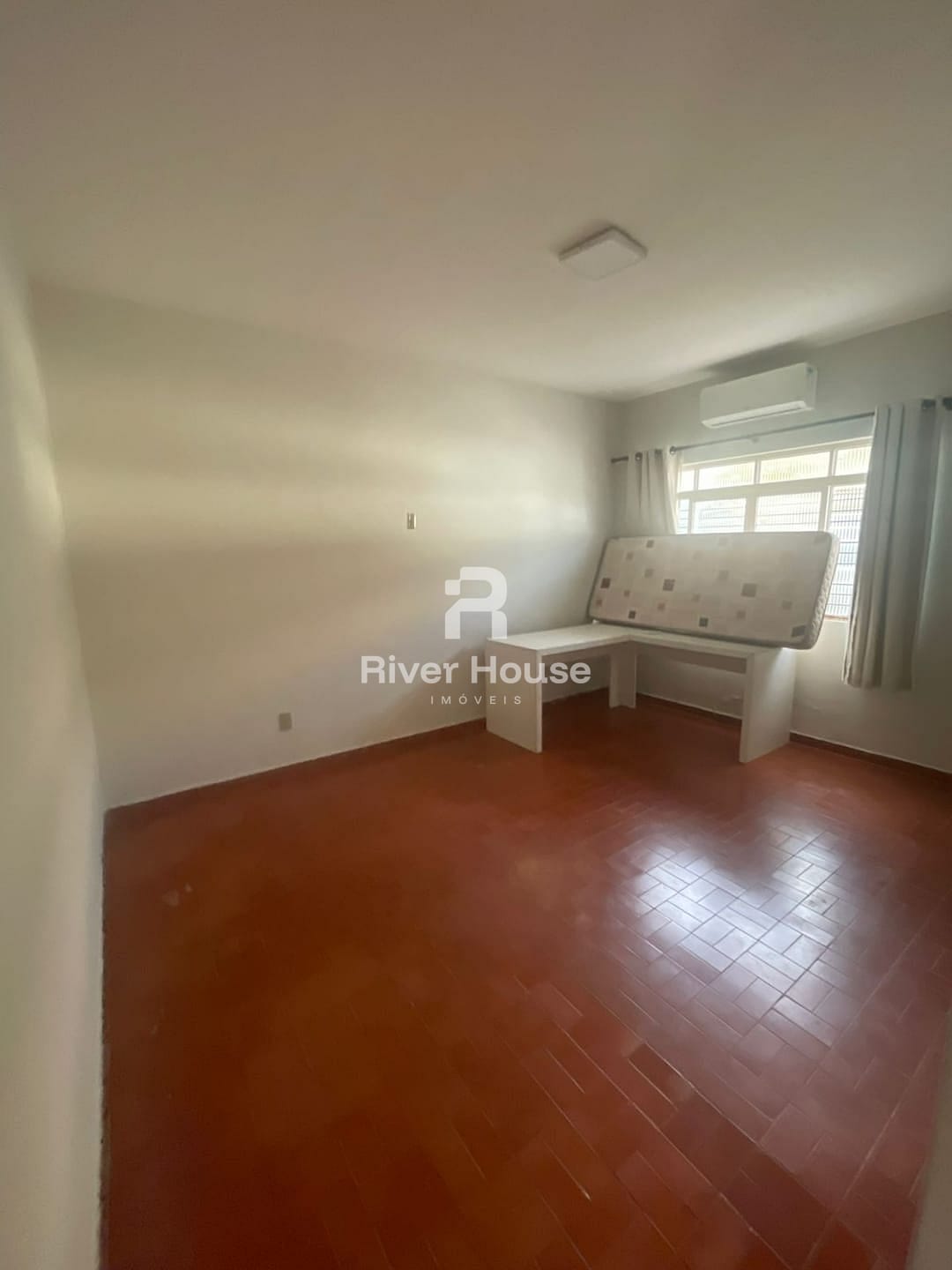 Casa para alugar com 5 quartos, 210m² - Foto 12