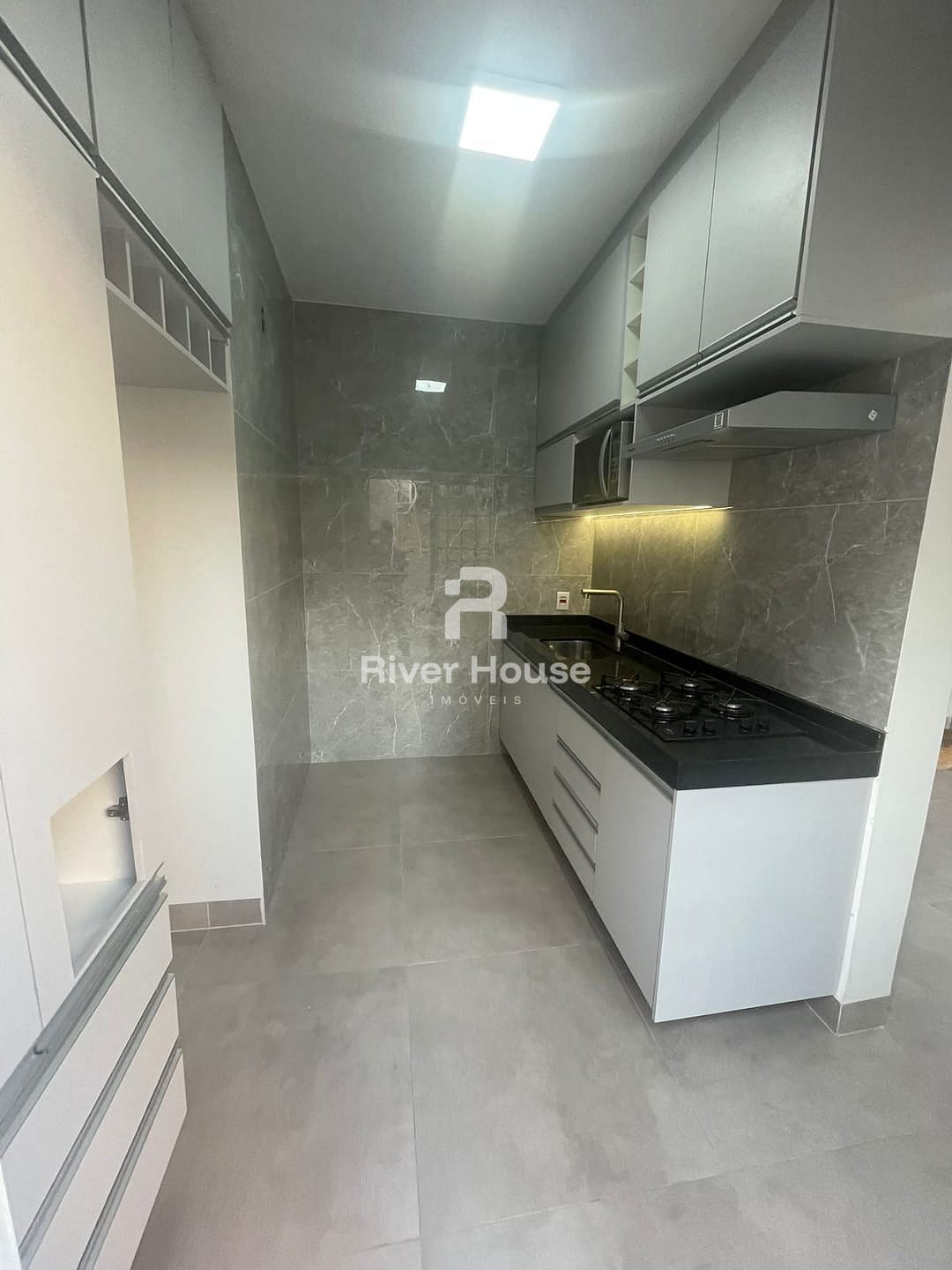 Casa para alugar com 5 quartos, 210m² - Foto 4