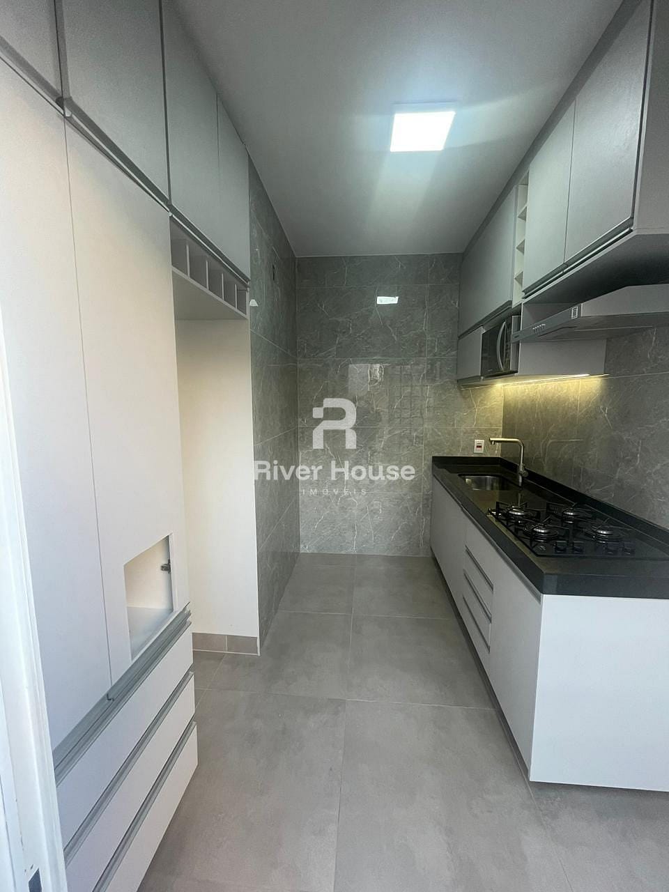 Casa para alugar com 5 quartos, 210m² - Foto 3