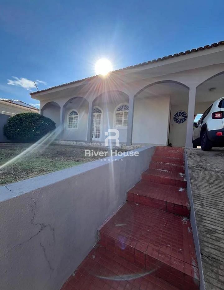 Casa para alugar com 5 quartos, 210m² - Foto 1