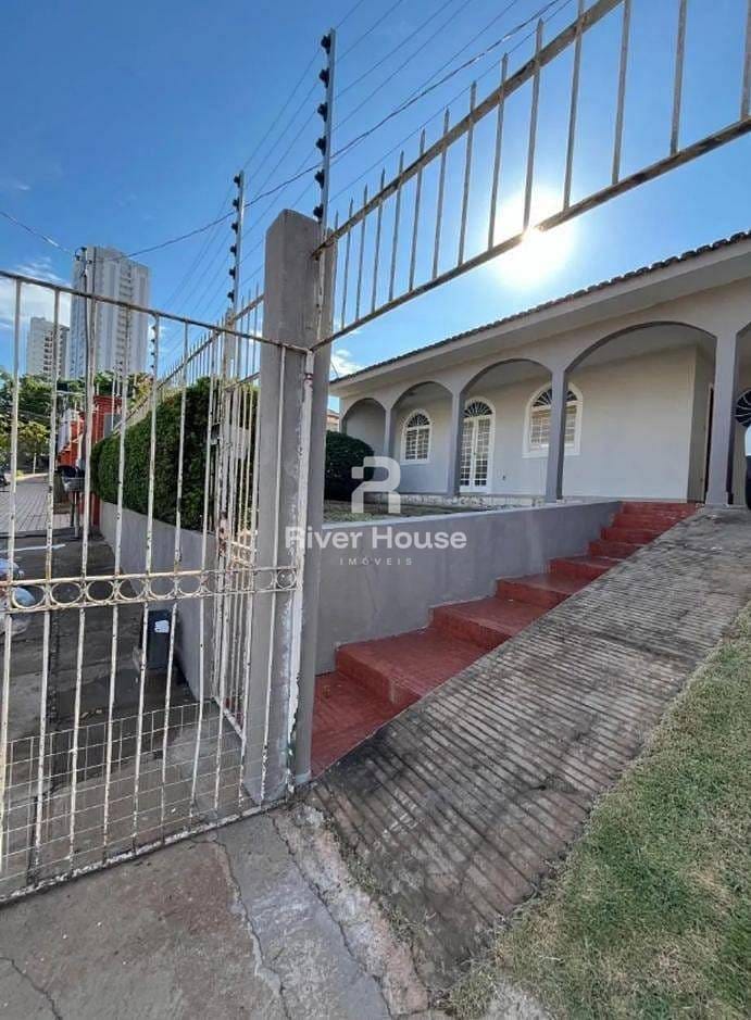 Casa para alugar com 5 quartos, 210m² - Foto 2