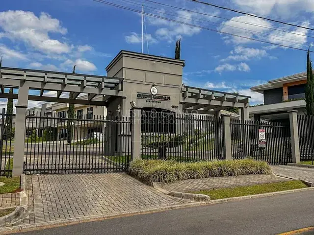 Casa com 312m² 3 quartos e 5 banheiros, à venda, no bairro Butiatuvinha em Curitiba
