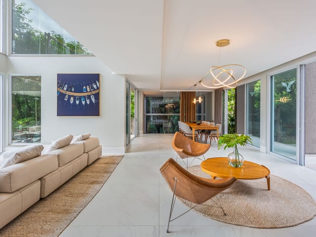 Casa com 785m² 4 quartos e 5 banheiros, à venda, no bairro Estaleirinho em Balneário Camboriú