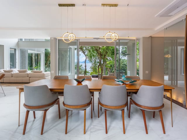 Casa com 785m² 4 quartos e 5 banheiros, à venda, no bairro Estaleirinho em Balneário Camboriú