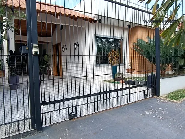 Casa com 188m² 2 quartos e 3 banheiros, à venda, no bairro Jardim Três Lagoas em Maringá