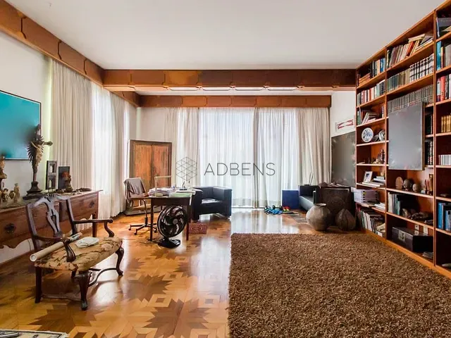 Casa com 924m² 4 quartos e 4 banheiros, à venda, no bairro Cidade Jardim em São Paulo