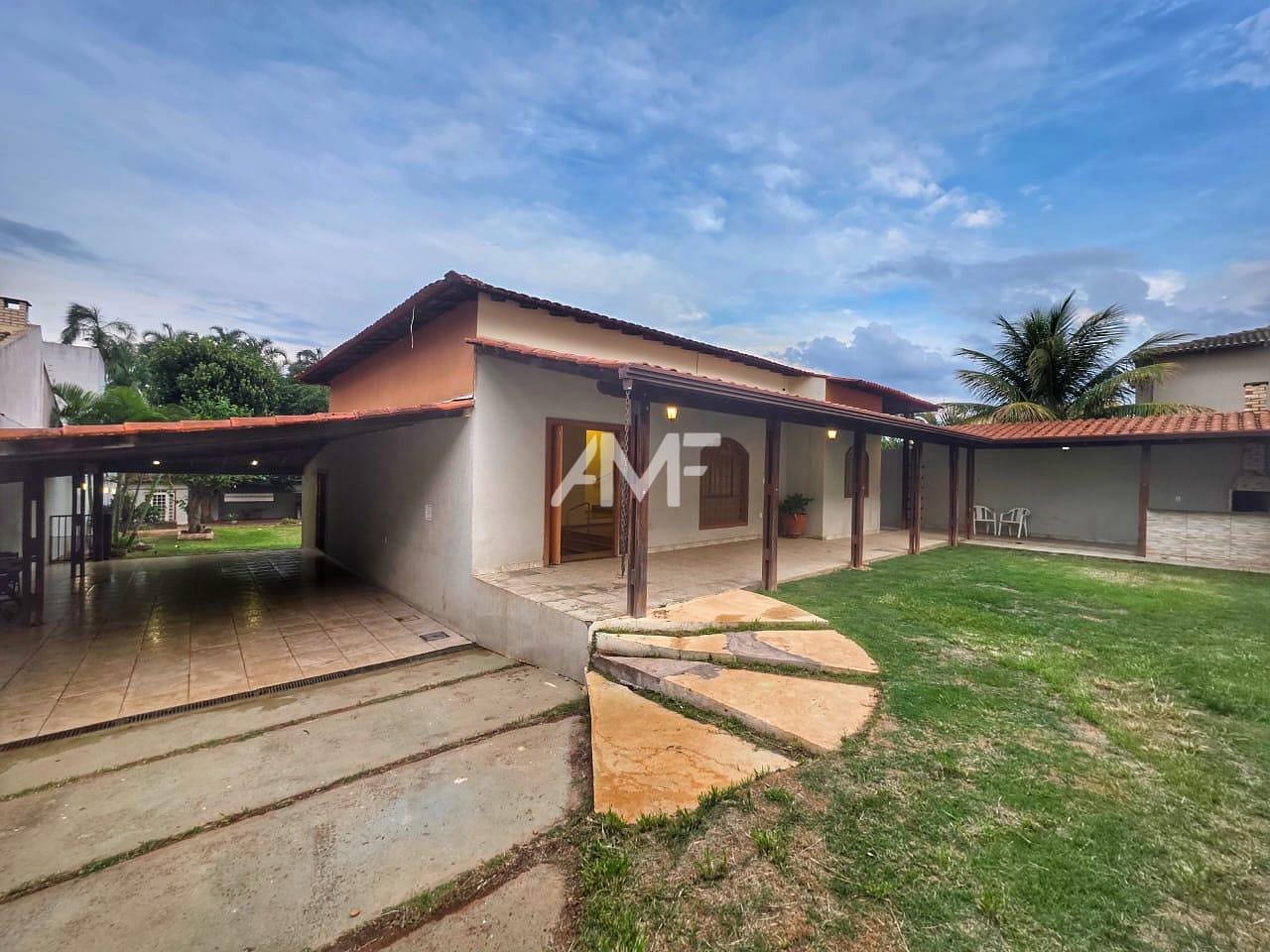 Casa, 4 quartos, 302 m² - Foto 1