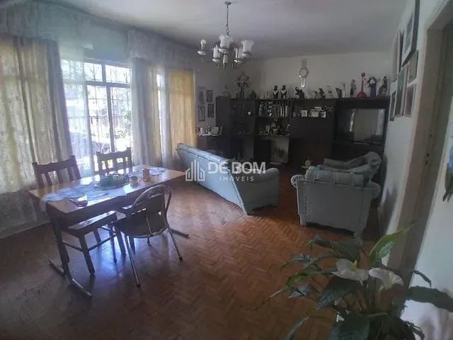 Casa com 300m² 3 quartos e 2 banheiros, à venda, no bairro Jardim dos Estados em Poços de Caldas