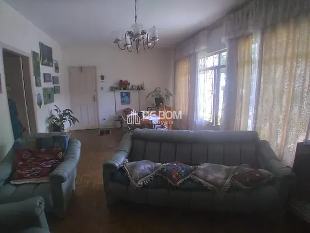 Casa com 300m² 3 quartos e 2 banheiros, à venda, no bairro Jardim dos Estados em Poços de Caldas