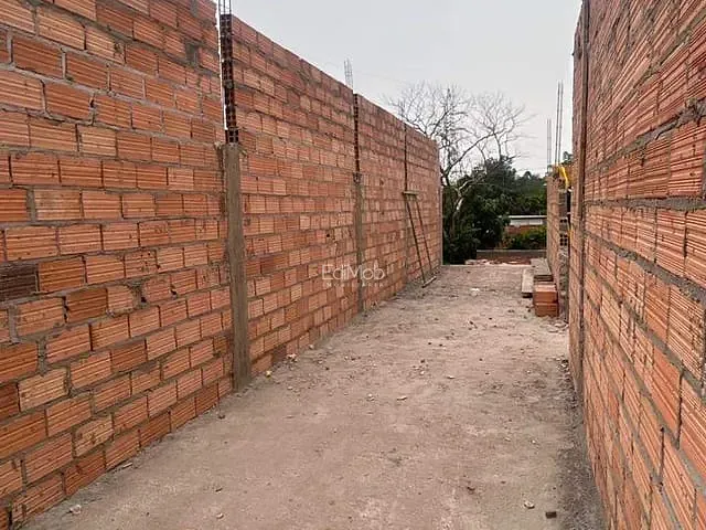 Casa com 204m² 2 quartos e 2 banheiros, à venda, no bairro Brasília em Cascavel