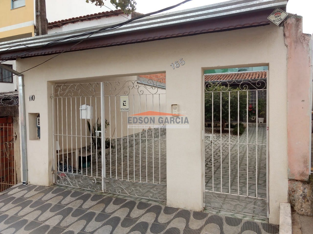 Casa à venda com 2 quartos, 115m² - Foto 1