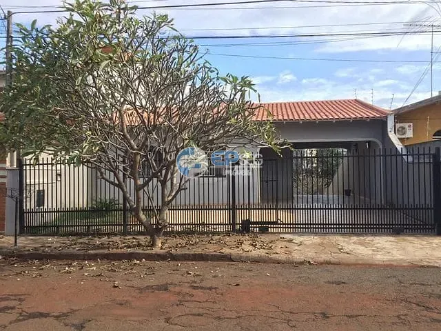 Casa com 341m² 3 quartos e 3 banheiros, à venda, no bairro Caravelle em Londrina