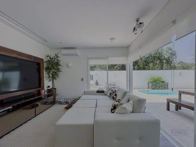 Casa com 450m² 4 quartos e 4 banheiros, à venda, no bairro Urbanova em São José dos Campos