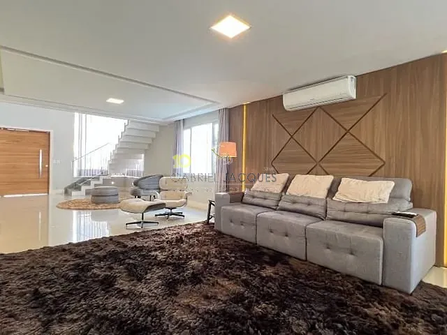 Casa com 360m² 3 quartos e 4 banheiros, à venda, no bairro Cidade Universitária Pedra Branca em Palhoça