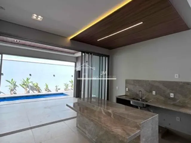 Casa 3 quartos e 5 banheiros, à venda, no bairro Granja Marileusa em Uberlândia