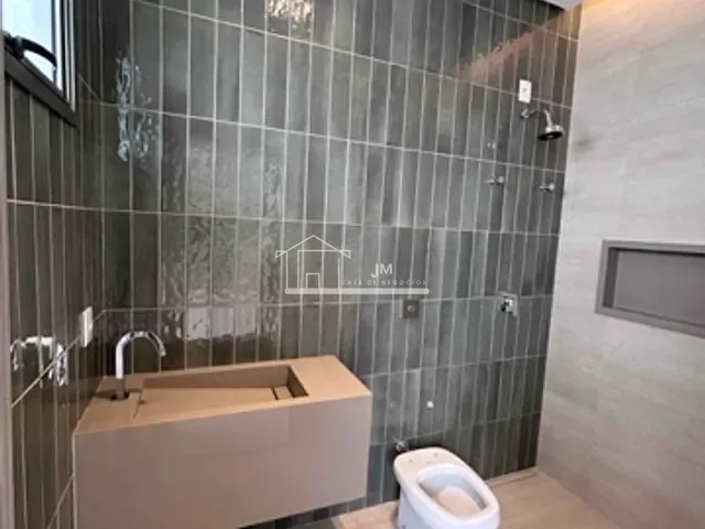 Casa 3 quartos e 5 banheiros, à venda, no bairro Granja Marileusa em Uberlândia