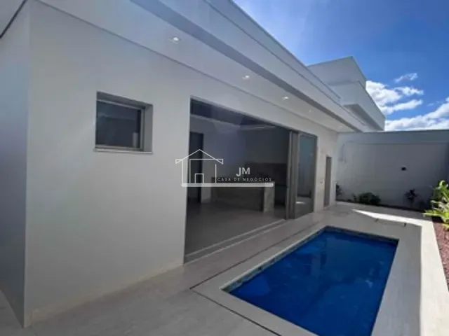 Casa 3 quartos e 5 banheiros, à venda, no bairro Granja Marileusa em Uberlândia