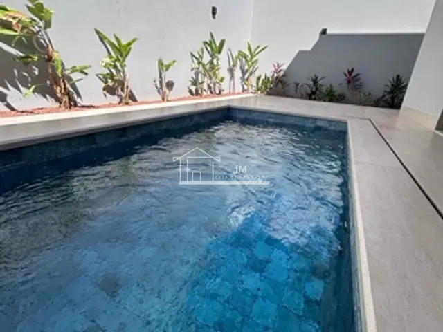 Casa 3 quartos e 5 banheiros, à venda, no bairro Granja Marileusa em Uberlândia