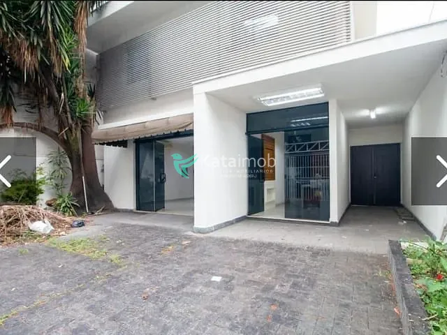 Casa à venda ou para alugar, no bairro Parque Imperial em São Paulo