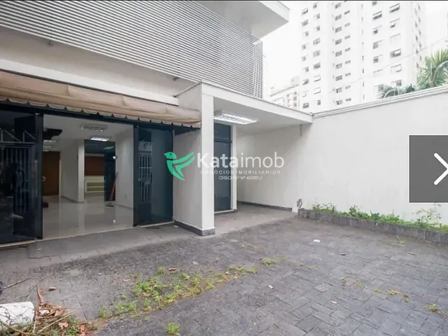 Casa à venda ou para alugar, no bairro Parque Imperial em São Paulo